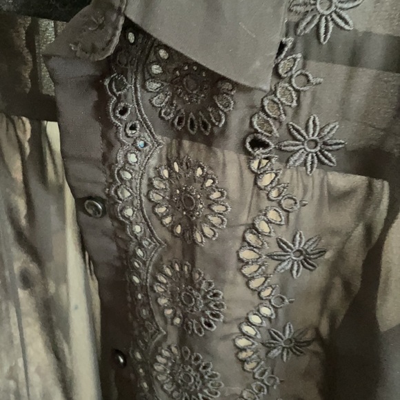 Button down blouse - Picture 3 of 3